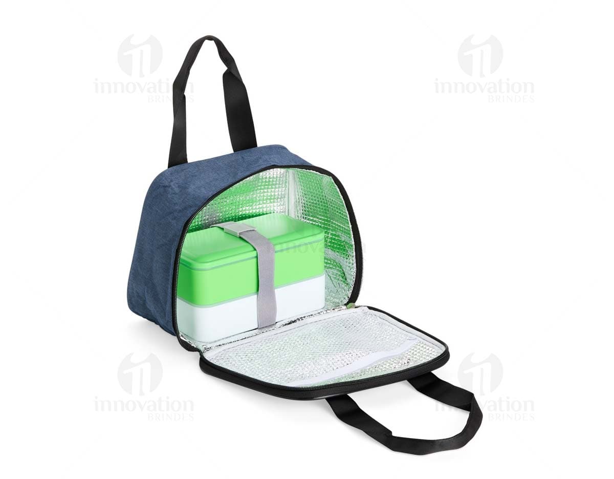 Kit com 6 porta copos em formato quadrado, feitos de vidro transparente com detalhes em azul e branco. Cada porta copo possui uma ilustração diferente de paisagens marítimas. Kit com 6 porta copos em formato quadrado, feitos de vidro transparente com detalhes em azul e branco. Cada porta copo possui uma ilustração diferente de paisagens marítimas.