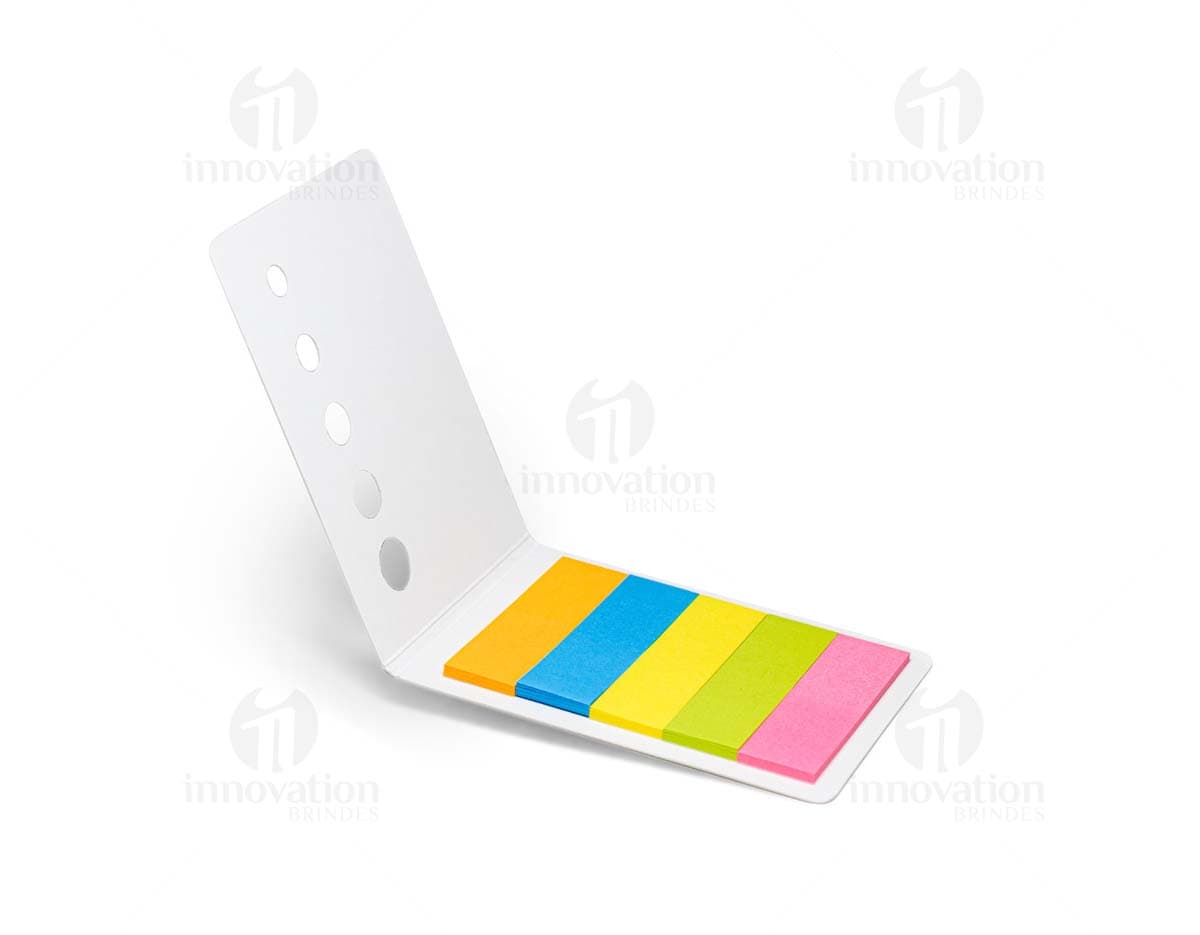 Kit com 6 porta copos em formato quadrado com estampa floral colorida em fundo branco. Kit com 6 porta copos em formato quadrado com estampa floral colorida em fundo branco.