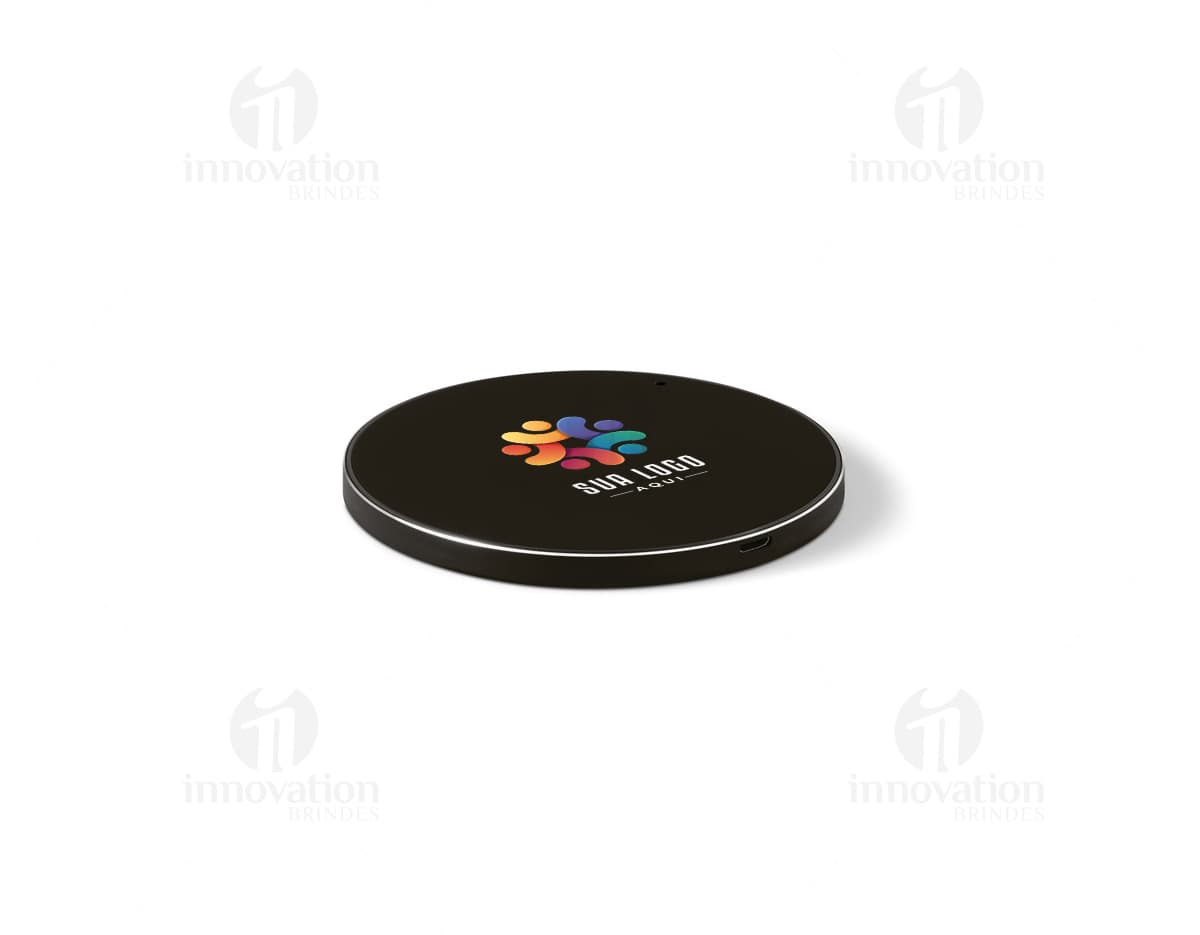 Kit com 6 porta copos em formato quadrado, feitos de madeira resistente e com estampas florais coloridas. Kit com 6 porta copos em formato quadrado, feitos de madeira resistente e com estampas florais coloridas.