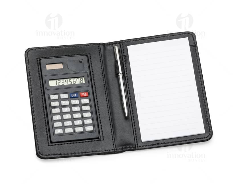 Kit com 6 porta copos em formato circular, feito de madeira pintada de cor branca com desenhos coloridos de flores e folhas.