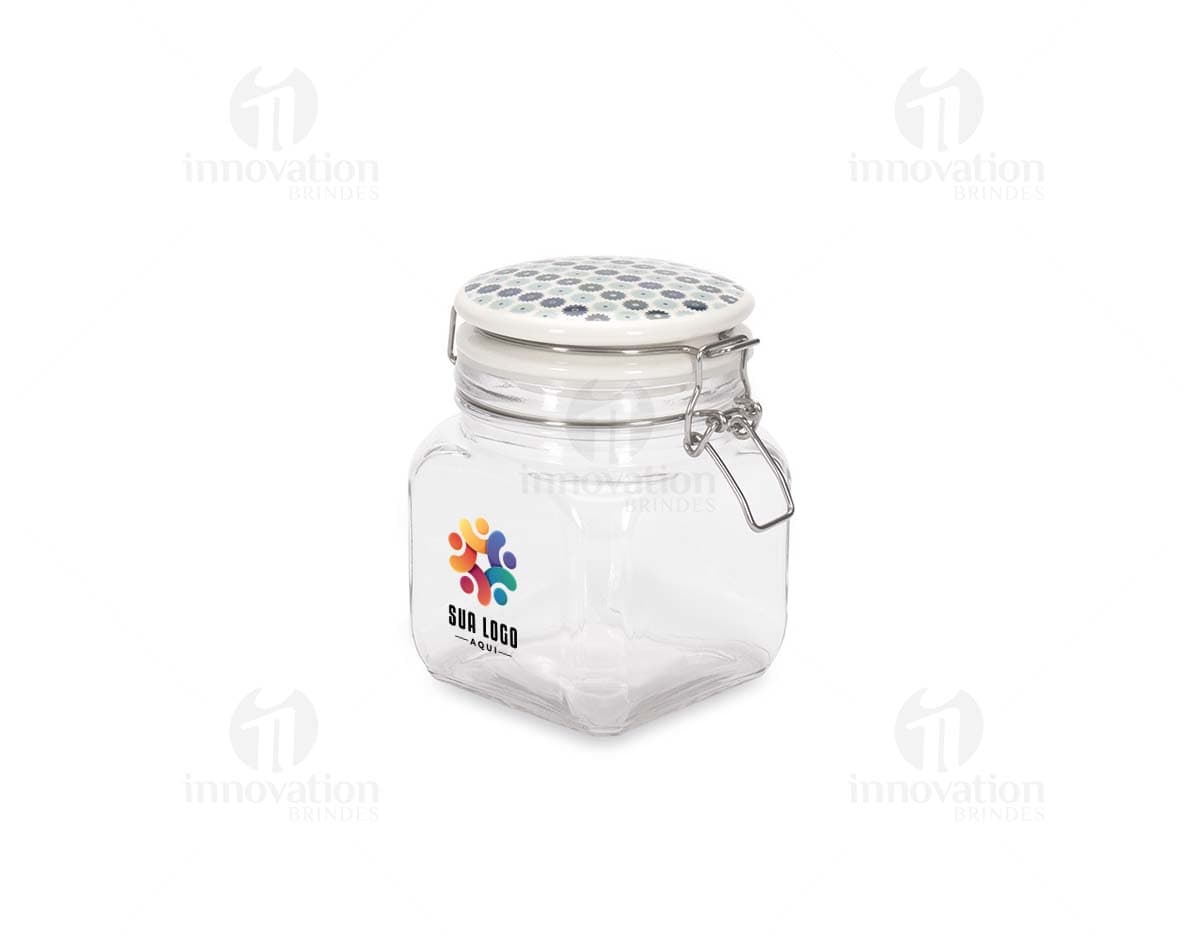 Imagem de um kit com 6 porta copos em diferentes estampas e cores, todos feitos de material resistente e antiderrapante. Imagem de um kit com 6 porta copos em diferentes estampas e cores, todos feitos de material resistente e antiderrapante.