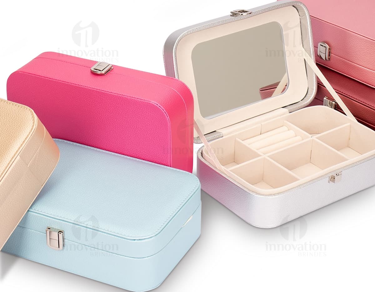 Kit com 6 porta copos em diferentes cores e estampas. Kit com 6 porta copos em diferentes cores e estampas.
