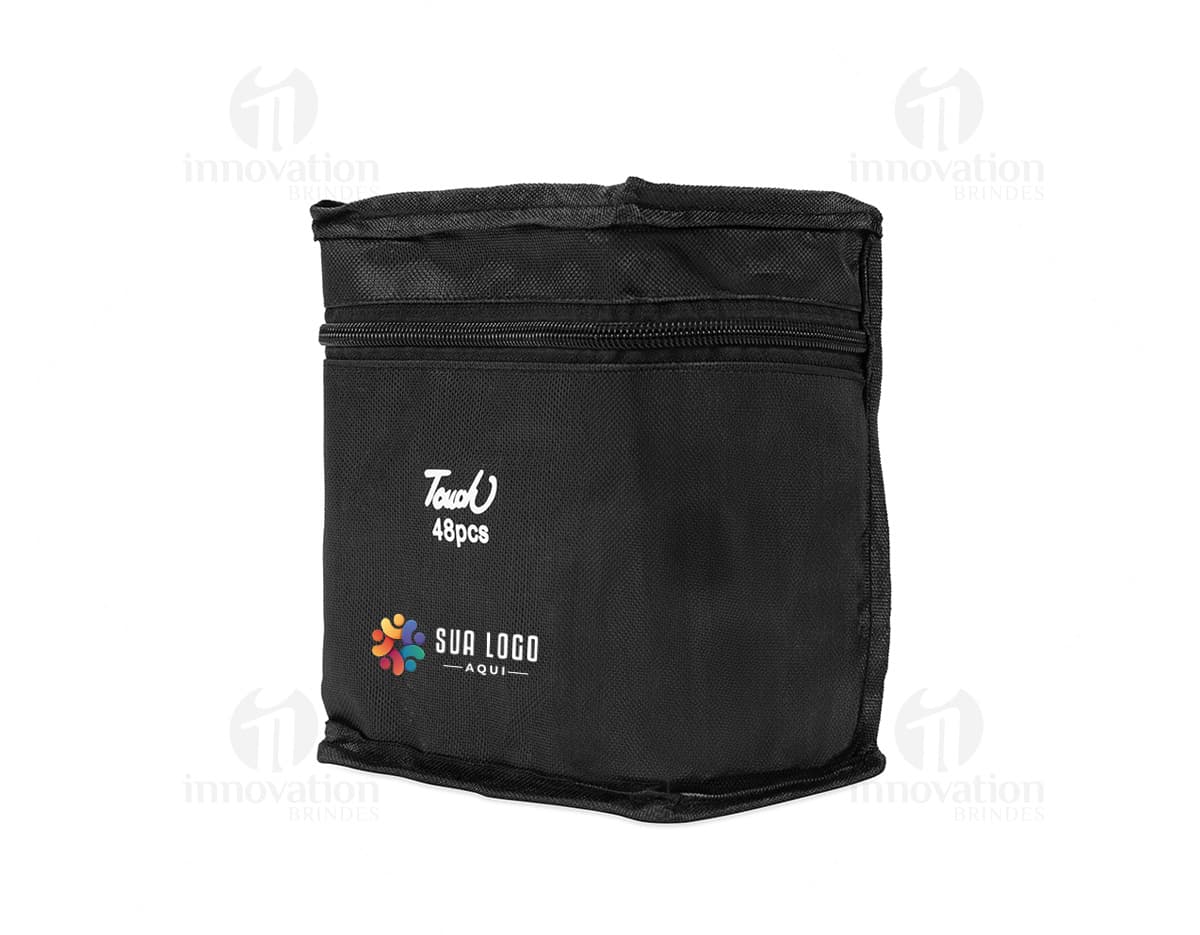 Kit com 6 porta copos em formato circular, feitos de madeira envernizada. Cada porta copo possui um desenho diferente de aves em cores vibrantes. Kit com 6 porta copos em formato circular, feitos de madeira envernizada. Cada porta copo possui um desenho diferente de aves em cores vibrantes.