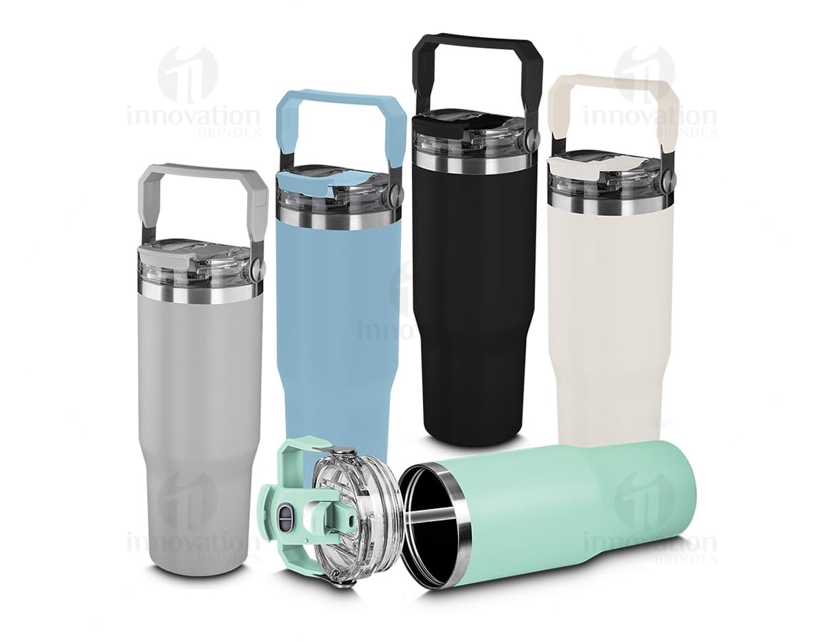 Seis porta-copos em formato quadrado com estampas coloridas de frutas e flores em fundo branco. Seis porta-copos em formato quadrado com estampas coloridas de frutas e flores em fundo branco.