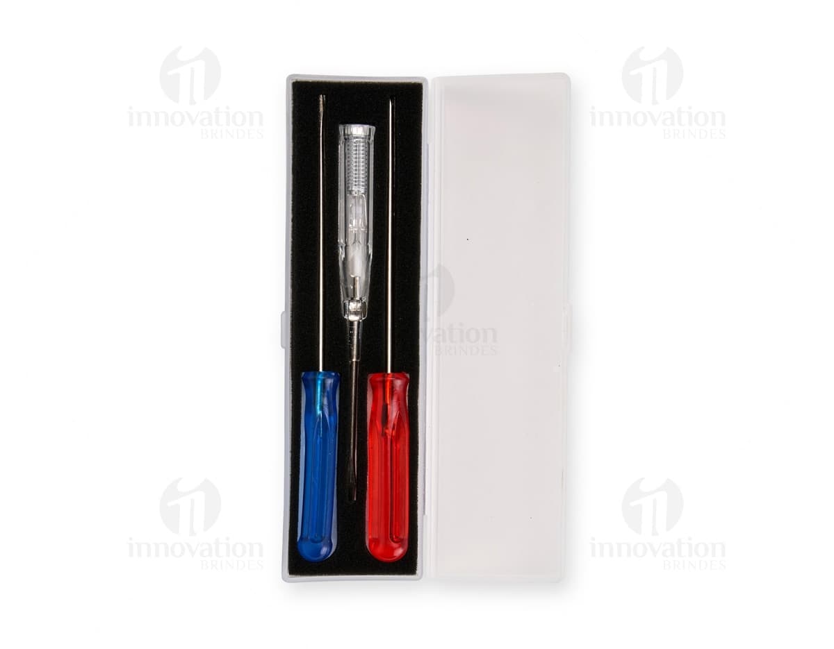 Kit com 6 porta copos em formato quadrado, com estampa de frutas tropicais. Os porta copos são coloridos, com bordas pretas e possuem base antiderrapante. Kit com 6 porta copos em formato quadrado, com estampa de frutas tropicais. Os porta copos são coloridos, com bordas pretas e possuem base antiderrapante.