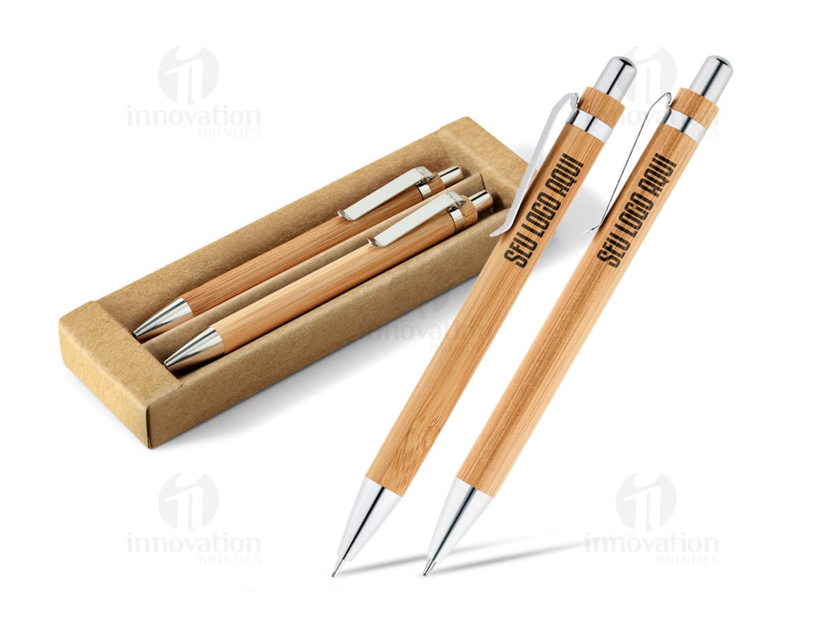 Kit com 6 porta copos em tons de azul, amarelo e cinza, com estampas geométricas e florais. Cada porta copo possui uma base antiderrapante para maior segurança. Kit com 6 porta copos em tons de azul, amarelo e cinza, com estampas geométricas e florais. Cada porta copo possui uma base antiderrapante para maior segurança.