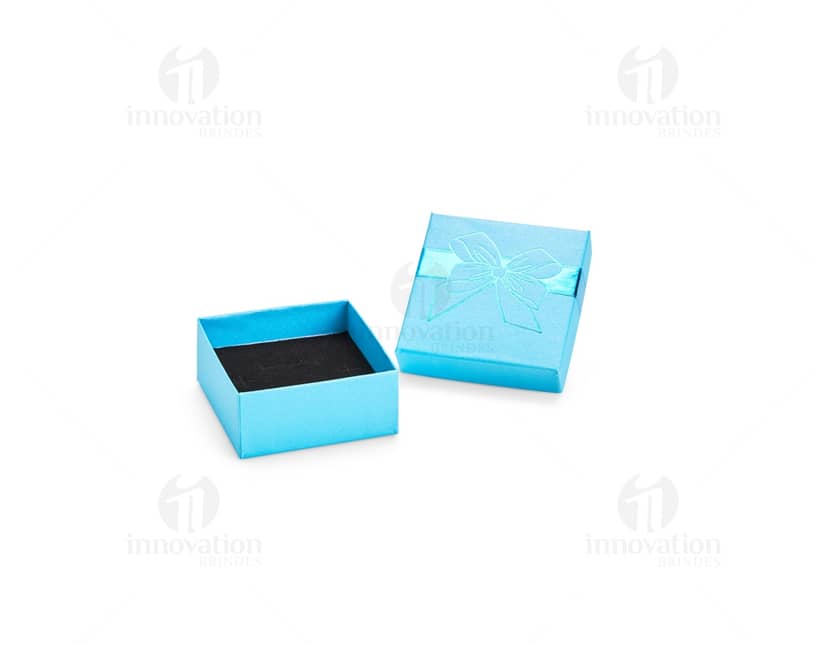 Kit com 6 porta copos em formato quadrado, de cores variadas (verde, azul, amarelo, rosa, laranja e preto), feitos de material resistente.