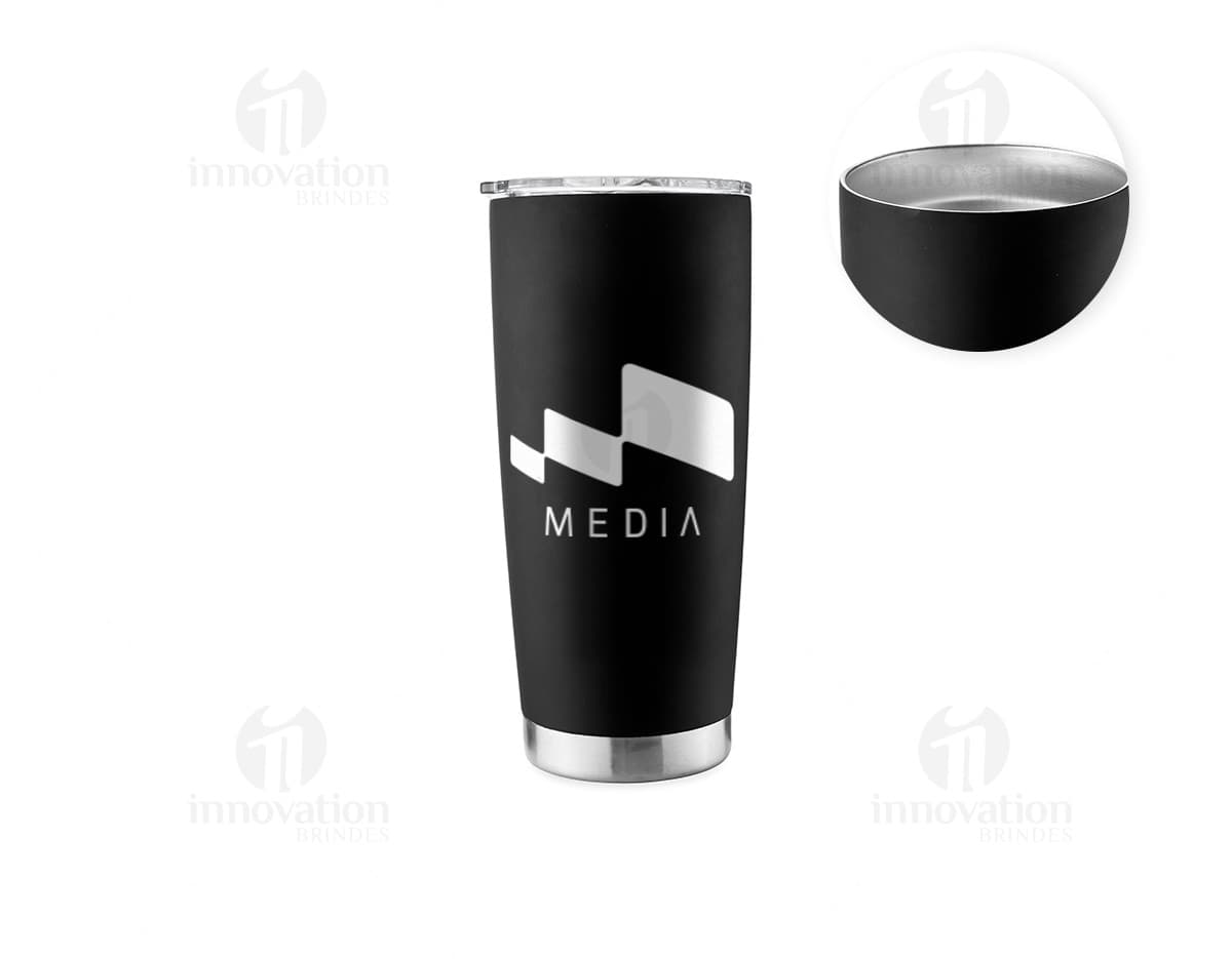 Kit com 6 porta copos em diferentes cores e estampas sobre uma mesa de madeira. Kit com 6 porta copos em diferentes cores e estampas sobre uma mesa de madeira.